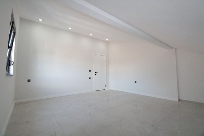 Image No.9-3 Bed Apartment for sale