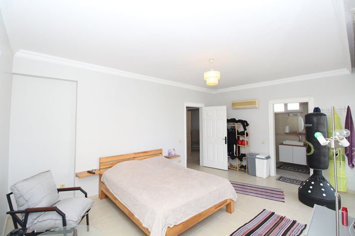 Image No.21-4 Bed Apartment for sale