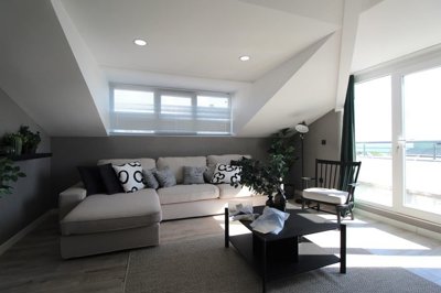 Interior 8