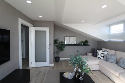 Interior 9