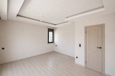 Interior 5