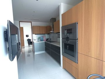 Interior 8