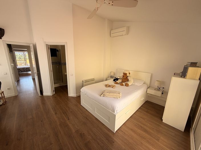Image No.25-4 Bed House/Villa for sale