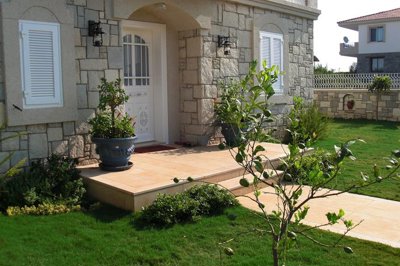 Exterior 8