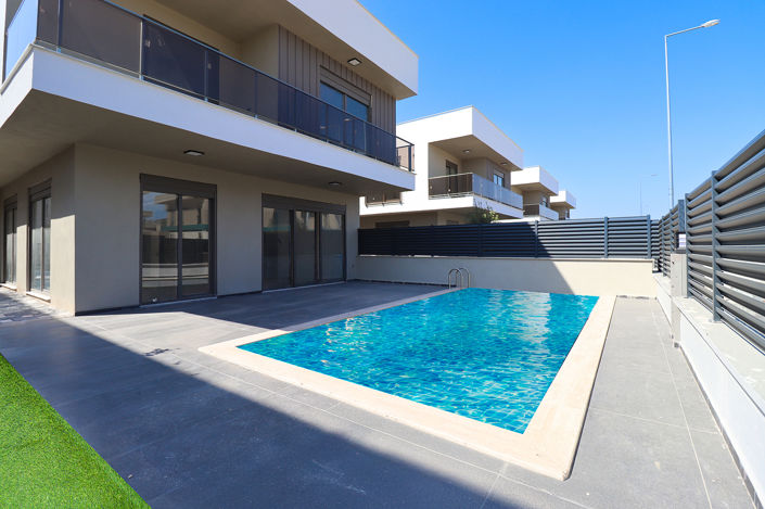 Image No.2-5 Bed House/Villa for sale