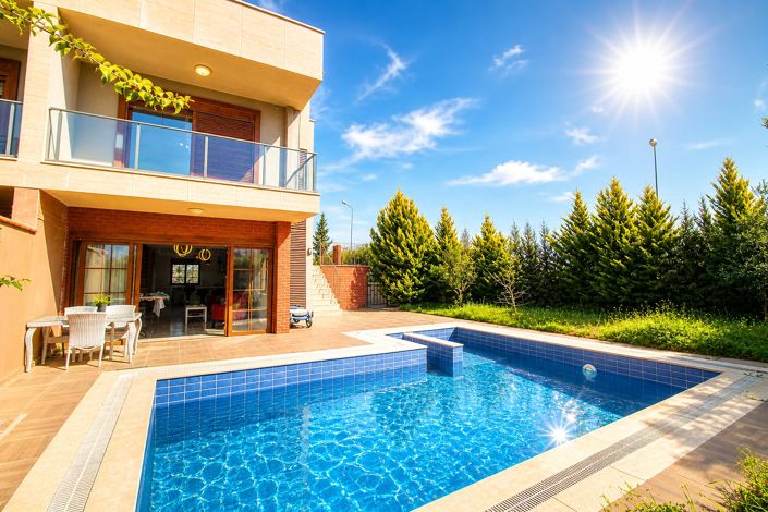 Image No.2-4 Bed House/Villa for sale