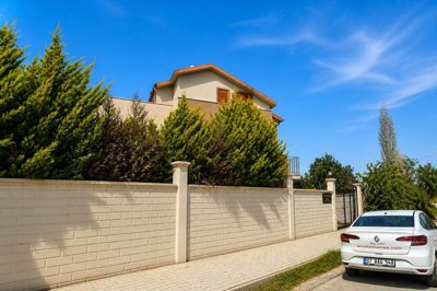 Exterior 8
