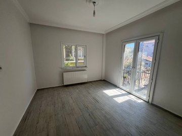 Interior 8