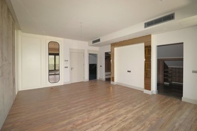 Interior 8