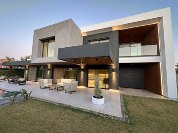 Exterior 8