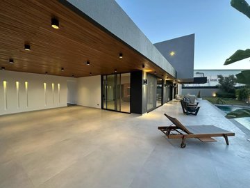 Exterior 9