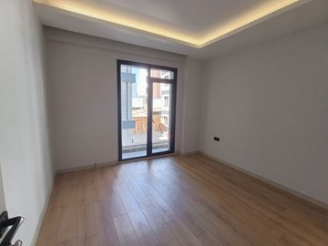 Interior 6