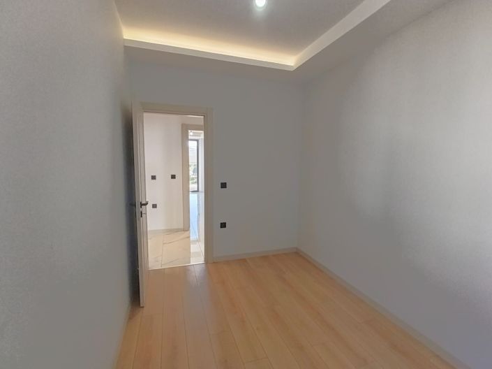 Image No.15-4 Bed Apartment for sale