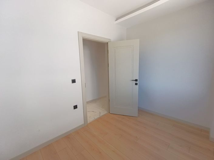 Image No.18-4 Bed Apartment for sale