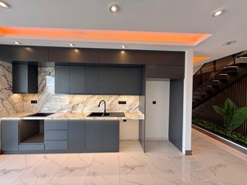Interior 5