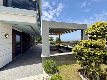 Exterior 3