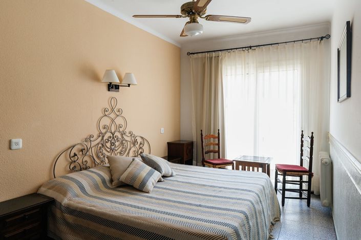 Image No.17-24 Bed Commercial for sale
