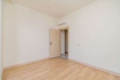 Interior 8