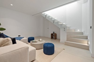 Interior 6