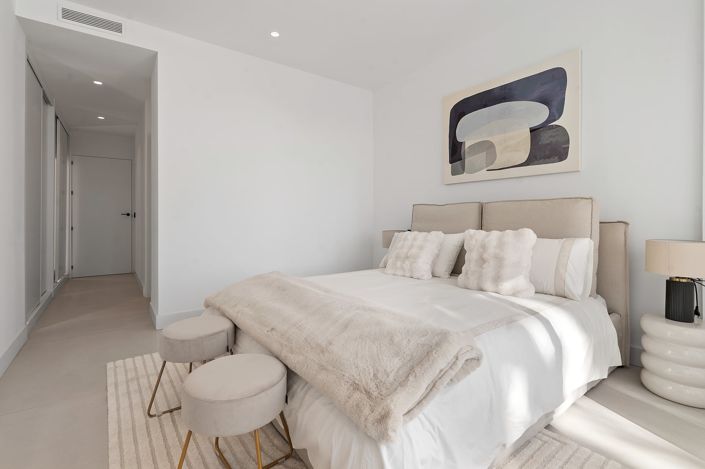Image No.17-4 Bed Apartment for sale