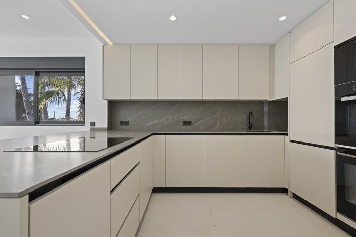 Image No.31-5 Bed Apartment for sale