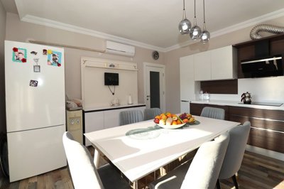 Interior 5