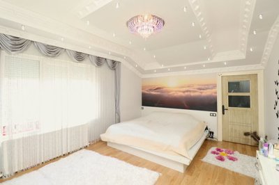Interior 7