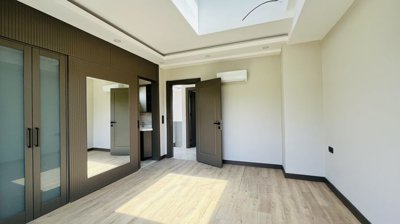Interior 4