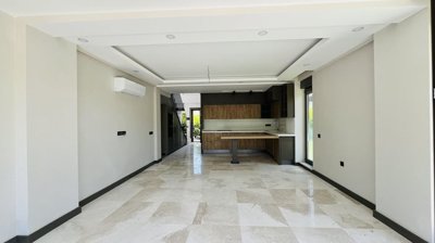 Interior 6
