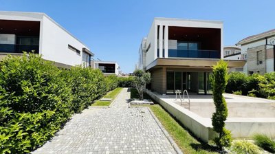 Exterior 3