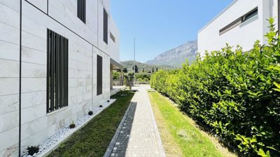 Exterior 6