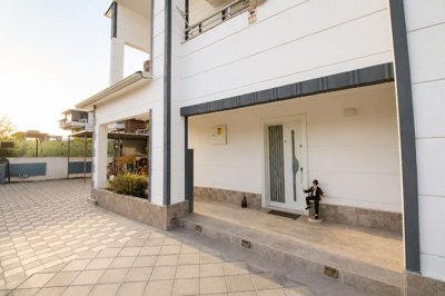 Exterior 11