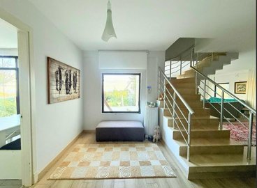Interior 8