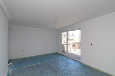 Interior 8