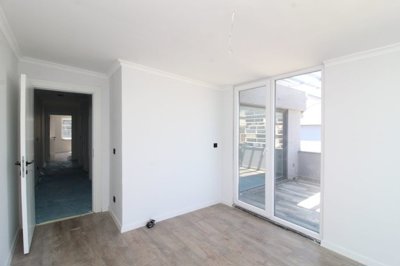 Interior 9