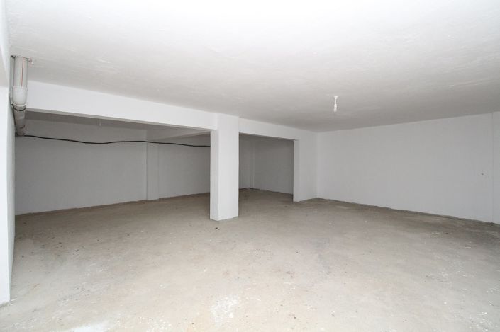 Image No.13-2 Bed Commercial for sale