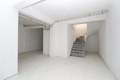 Interior 5