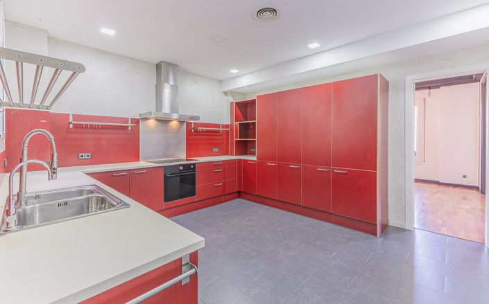 Image No.12-5 Bed Apartment for sale