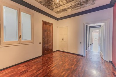 Interior 6