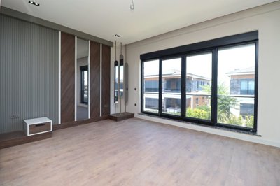 Interior 6