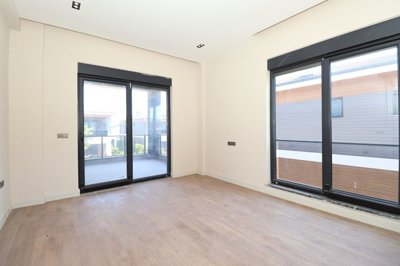 Interior 7
