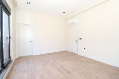 Interior 8