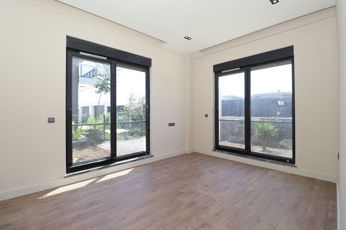 Image No.18-4 Bed House/Villa for sale