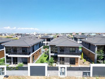 Exterior 6