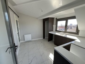 Interior 7