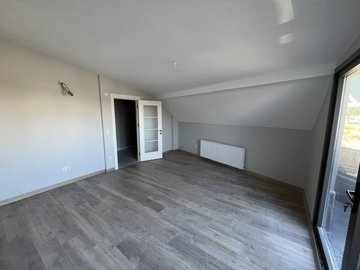 Interior 5