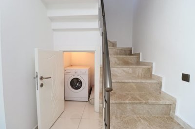 Interior 6