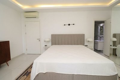 Interior 8