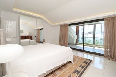Interior 9