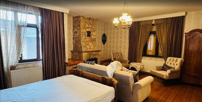 Interior 6